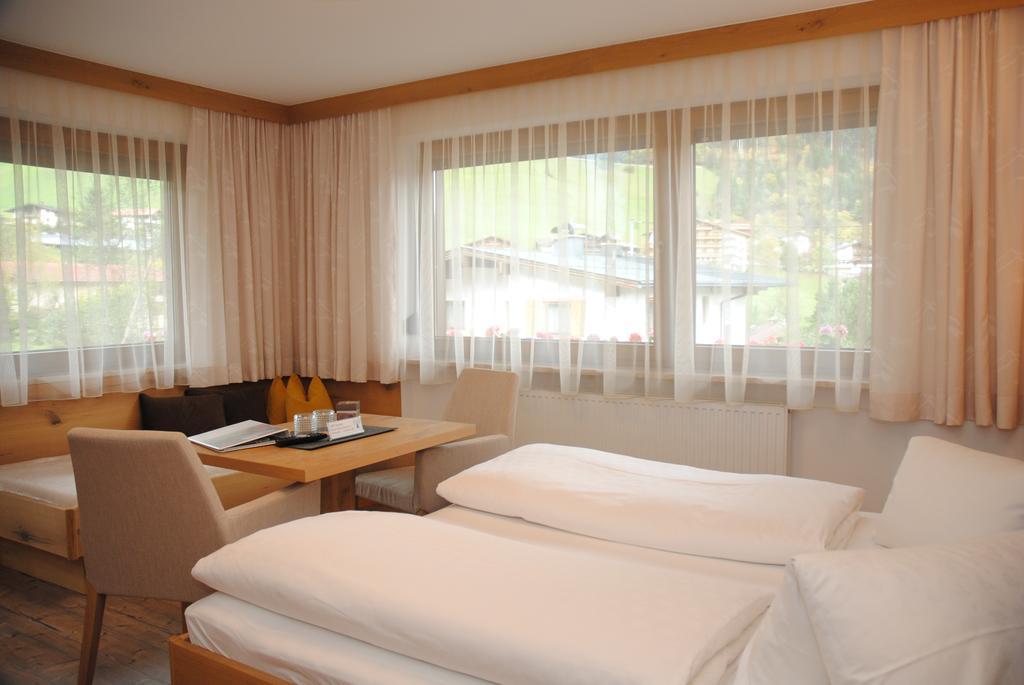 Gaestehaus Pirker 핑켄베르그 외부 사진